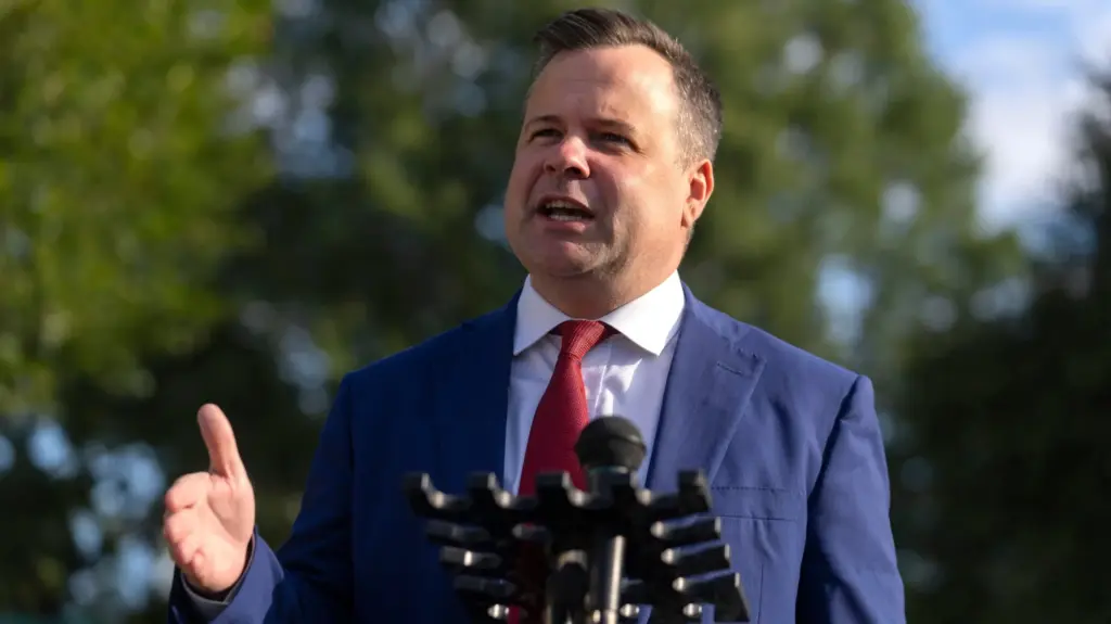 Bill Pulte speaking outside the White House.