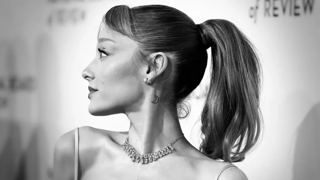 Close crop photo of Ariana Grande at an event.